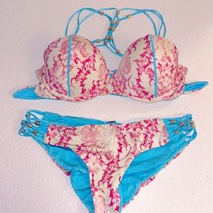 Beach bunny Size Medium Bikini reversible